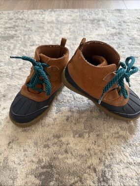 OshKosh B'gosh Brown Suede Boots with Teal Laces